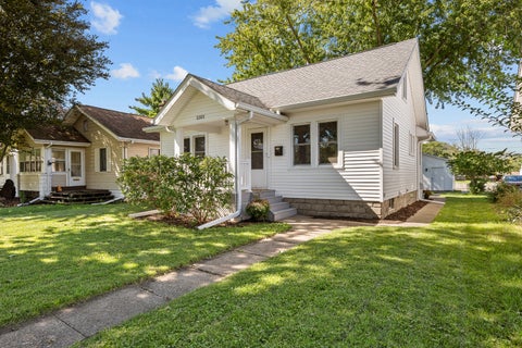Photo of 2321 30th Street, Moline, IL 61265 (MLS # 12769278)