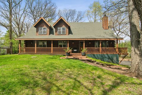 Photo of 200 Wildwood Lane, Fox River Grove, IL 60021 (MLS # 12656418)
