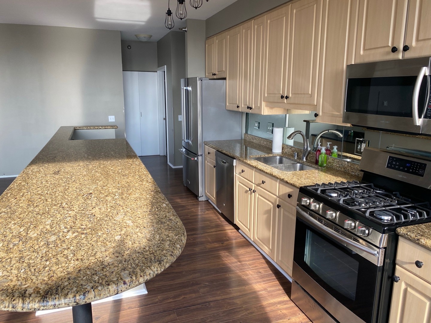 330 N Jefferson Street 1305