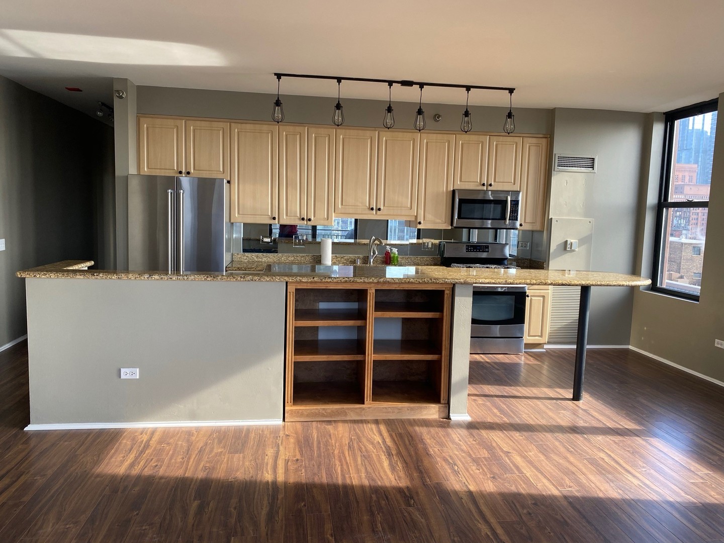 330 N Jefferson Street 1305