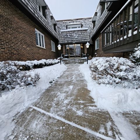 2300 W Talcott Road Unit 1A1, Park Ridge, IL 60068 - #: 12559958
