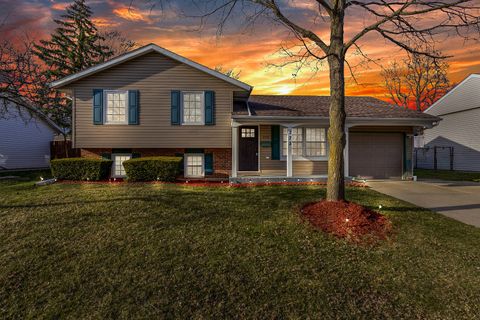 Photo of 272 E Wrightwood Avenue, Glendale Heights, IL 60139 (MLS # 12595935)