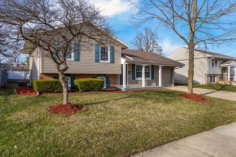 Tiny photo for 272 E Wrightwood Avenue, Glendale Heights, IL 60139 (MLS # 12595935)