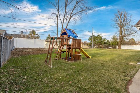 Tiny photo for 272 E Wrightwood Avenue, Glendale Heights, IL 60139 (MLS # 12595935)