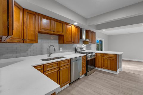 Tiny photo for 272 E Wrightwood Avenue, Glendale Heights, IL 60139 (MLS # 12595935)