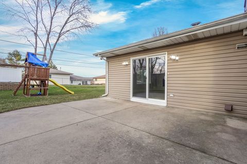 Tiny photo for 272 E Wrightwood Avenue, Glendale Heights, IL 60139 (MLS # 12595935)