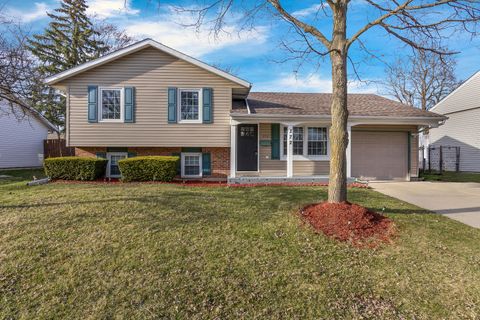 Tiny photo for 272 E Wrightwood Avenue, Glendale Heights, IL 60139 (MLS # 12595935)