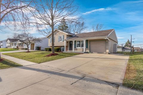 Tiny photo for 272 E Wrightwood Avenue, Glendale Heights, IL 60139 (MLS # 12595935)