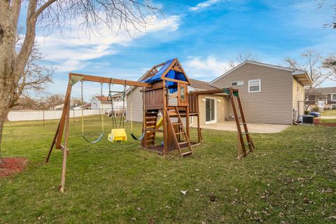 Tiny photo for 272 E Wrightwood Avenue, Glendale Heights, IL 60139 (MLS # 12595935)