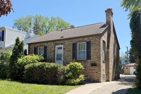 Photo of 963 E Prairie Street, Des Plaines, IL 60016 (MLS # 12646094)