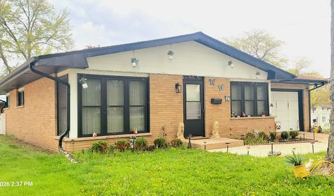Tiny photo for 703 Sheldon Avenue, Aurora, IL 60506 (MLS # 12633817)