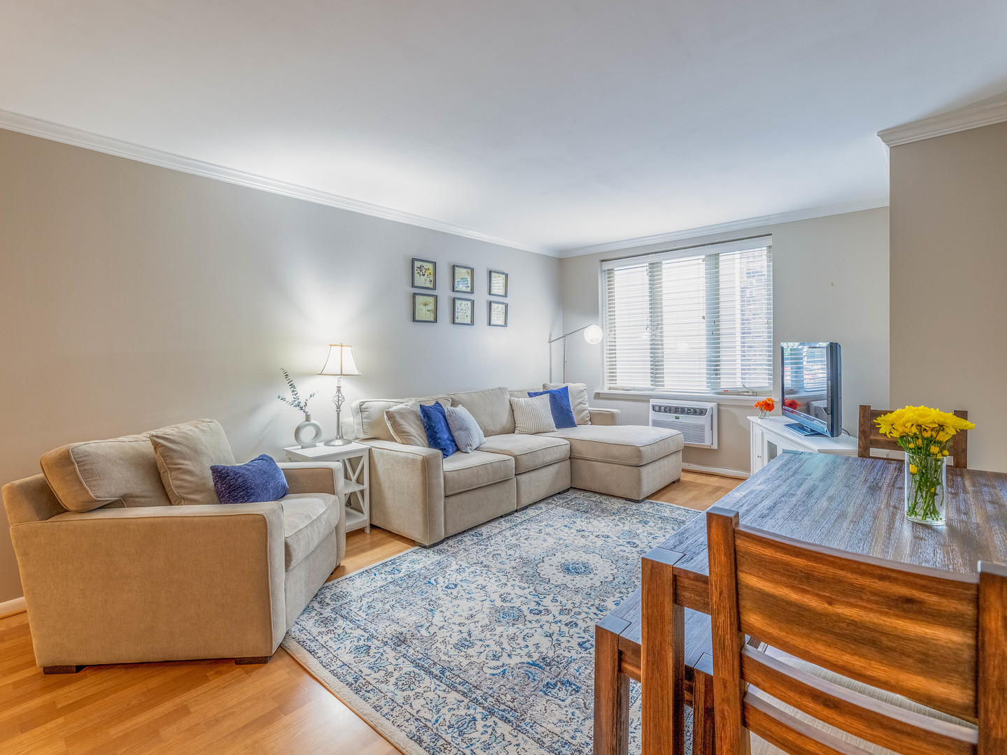 435 W OAKDALE Avenue 2B