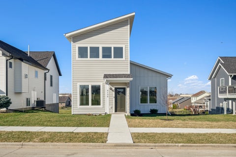 Photo of 6136 Mississippi Avenue, Davenport, IA 52807 (MLS # 12706135)