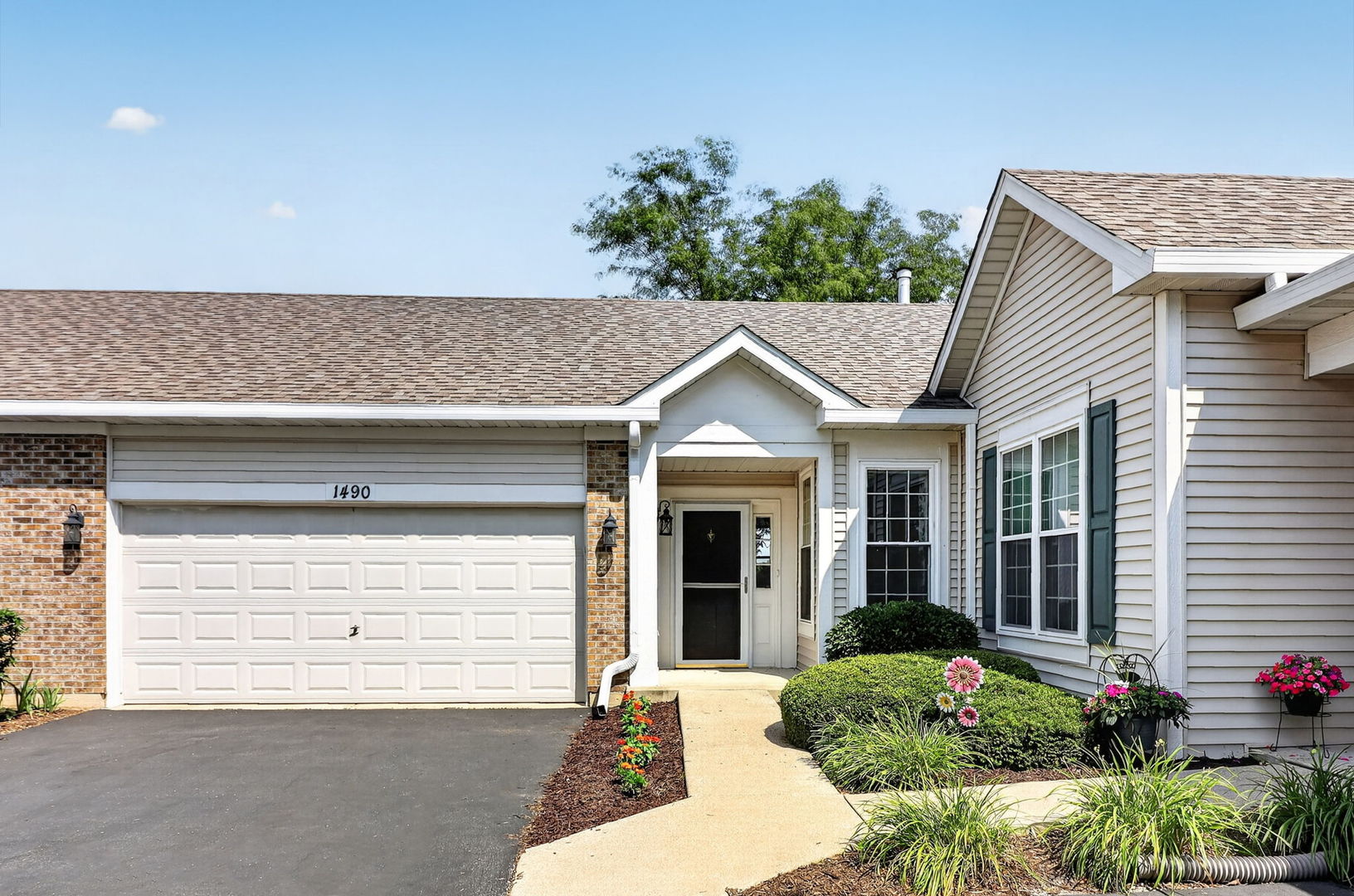 1490 W Ludington Circle
