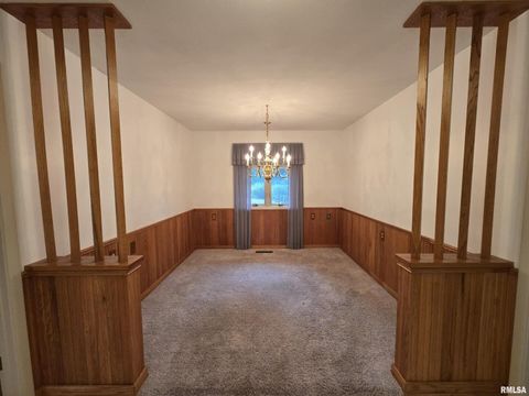 Tiny photo for 2 Webster Hill Street, Mt Vernon, IL 62864 (MLS # EB459320)