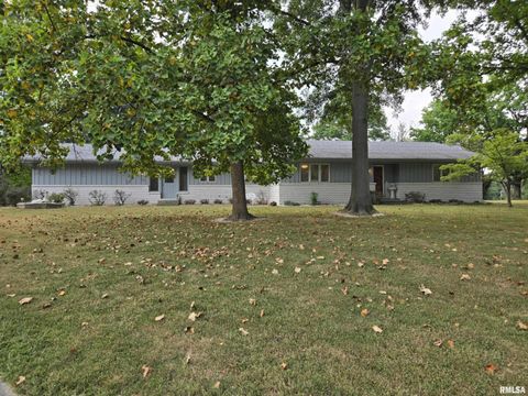 Photo of 2 Webster Hill Street, Mt Vernon, IL 62864 (MLS # EB459320)