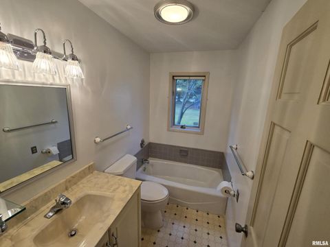 Tiny photo for 2 Webster Hill Street, Mt Vernon, IL 62864 (MLS # EB459320)