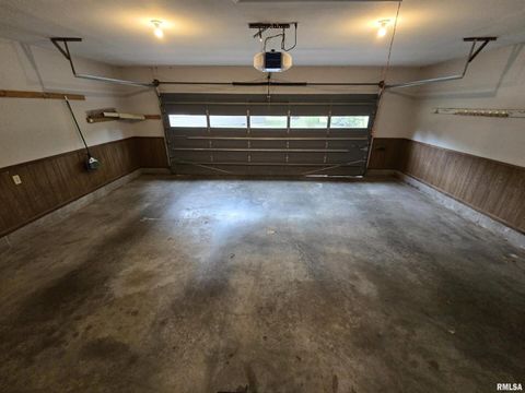 Tiny photo for 2 Webster Hill Street, Mt Vernon, IL 62864 (MLS # EB459320)