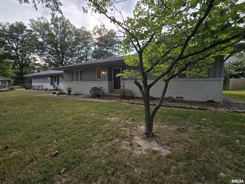 Tiny photo for 2 Webster Hill Street, Mt Vernon, IL 62864 (MLS # EB459320)