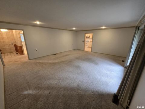 Tiny photo for 2 Webster Hill Street, Mt Vernon, IL 62864 (MLS # EB459320)