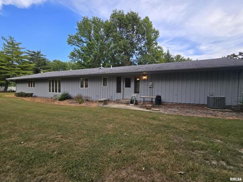 Tiny photo for 2 Webster Hill Street, Mt Vernon, IL 62864 (MLS # EB459320)