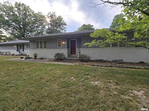 Tiny photo for 2 Webster Hill Street, Mt Vernon, IL 62864 (MLS # EB459320)