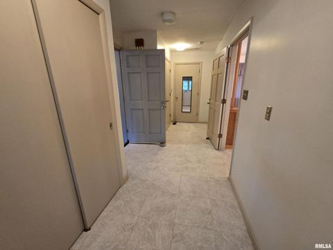 Tiny photo for 2 Webster Hill Street, Mt Vernon, IL 62864 (MLS # EB459320)