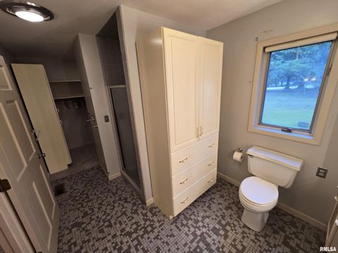 Tiny photo for 2 Webster Hill Street, Mt Vernon, IL 62864 (MLS # EB459320)