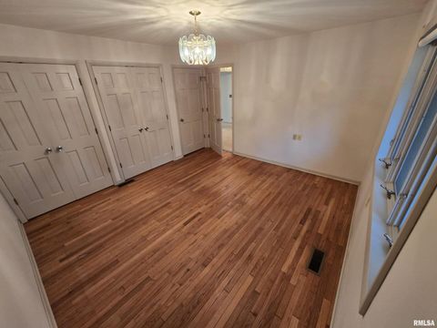 Tiny photo for 2 Webster Hill Street, Mt Vernon, IL 62864 (MLS # EB459320)