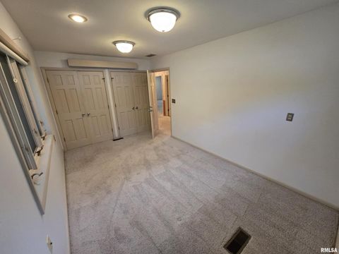 Tiny photo for 2 Webster Hill Street, Mt Vernon, IL 62864 (MLS # EB459320)