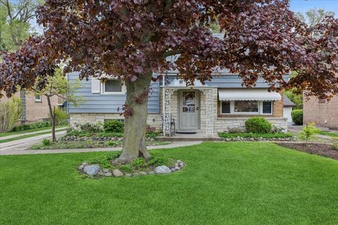 Tiny photo for 285 Desplaines Avenue, Riverside, IL 60546 (MLS # 12636928)