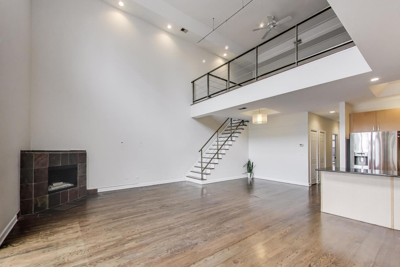 816 W Hubbard Street 5