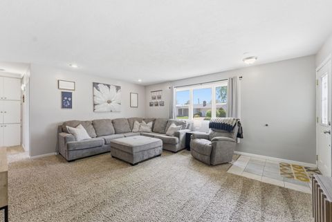 Tiny photo for 418 W 44th Street, Davenport, IA 52806 (MLS # 12630656)