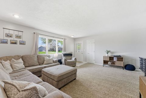 Tiny photo for 418 W 44th Street, Davenport, IA 52806 (MLS # 12630656)