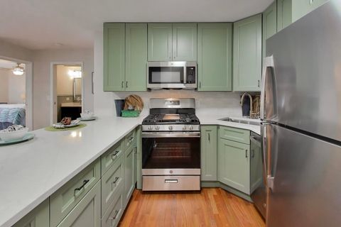 Tiny photo for 3900 N Pine Grove Avenue #301, Chicago, IL 60613 (MLS # 12554800)