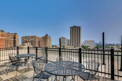 Tiny photo for 3900 N Pine Grove Avenue #301, Chicago, IL 60613 (MLS # 12554800)