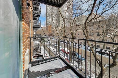 Tiny photo for 3900 N Pine Grove Avenue #301, Chicago, IL 60613 (MLS # 12554800)