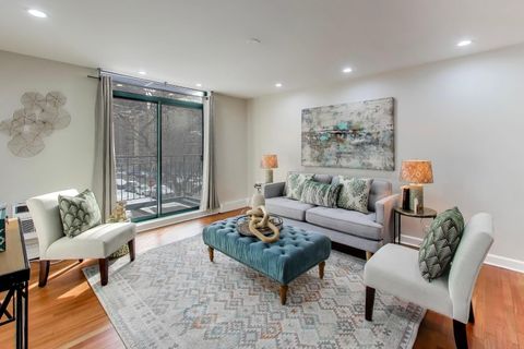 Tiny photo for 3900 N Pine Grove Avenue #301, Chicago, IL 60613 (MLS # 12554800)