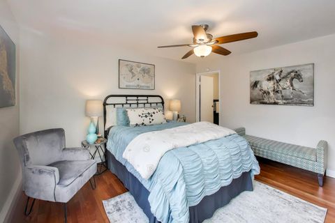 Tiny photo for 3900 N Pine Grove Avenue #301, Chicago, IL 60613 (MLS # 12554800)