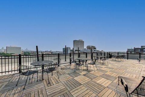 Tiny photo for 3900 N Pine Grove Avenue #301, Chicago, IL 60613 (MLS # 12554800)