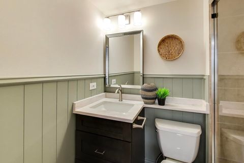 Tiny photo for 3900 N Pine Grove Avenue #301, Chicago, IL 60613 (MLS # 12554800)