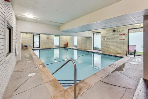 Tiny photo for 3900 N Pine Grove Avenue #301, Chicago, IL 60613 (MLS # 12554800)