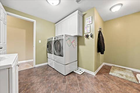 Tiny photo for 2713 Acorn Court, West Dundee, IL 60118 (MLS # 12726826)