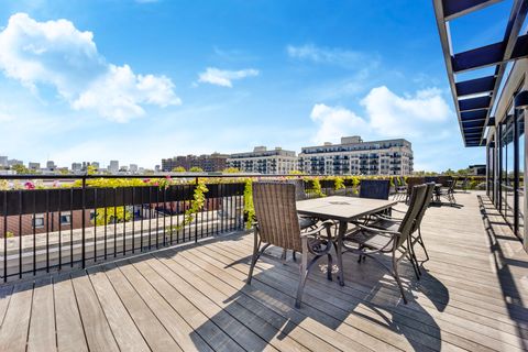 Tiny photo for 1000 W 15th Street #331, Chicago, IL 60608 (MLS # 12616392)