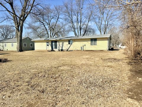 Tiny photo for 302 W Oak Street, Heyworth, IL 61745 (MLS # 12566913)