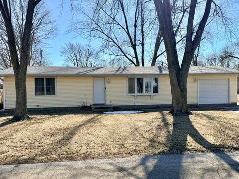 Tiny photo for 302 W Oak Street, Heyworth, IL 61745 (MLS # 12566913)