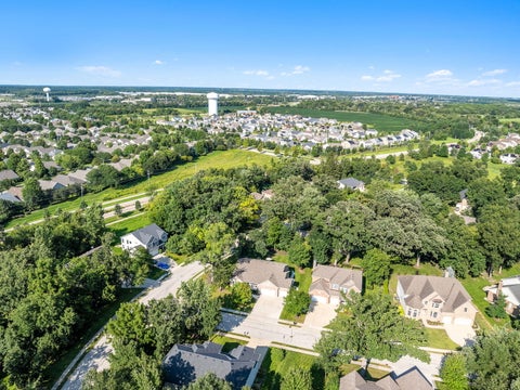 Tiny photo for 1707 Pondview Drive, Hoffman Estates, IL 60192 (MLS # 12751823)