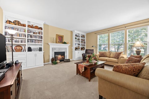 Tiny photo for 1707 Pondview Drive, Hoffman Estates, IL 60192 (MLS # 12751823)