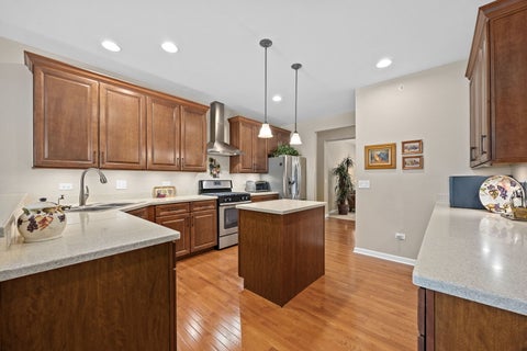 Tiny photo for 1707 Pondview Drive, Hoffman Estates, IL 60192 (MLS # 12751823)