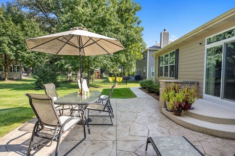 Tiny photo for 1707 Pondview Drive, Hoffman Estates, IL 60192 (MLS # 12751823)